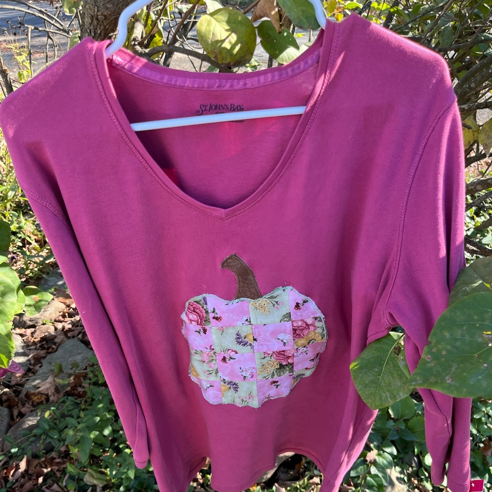 St. John's Bay Vibrant Pink Tee with pumpkin design